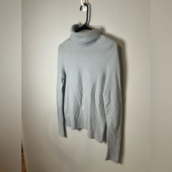 Aqua Cashmere 100 percent cashmere turtle neck long sleeve sweater size small - Picture 3 of 7